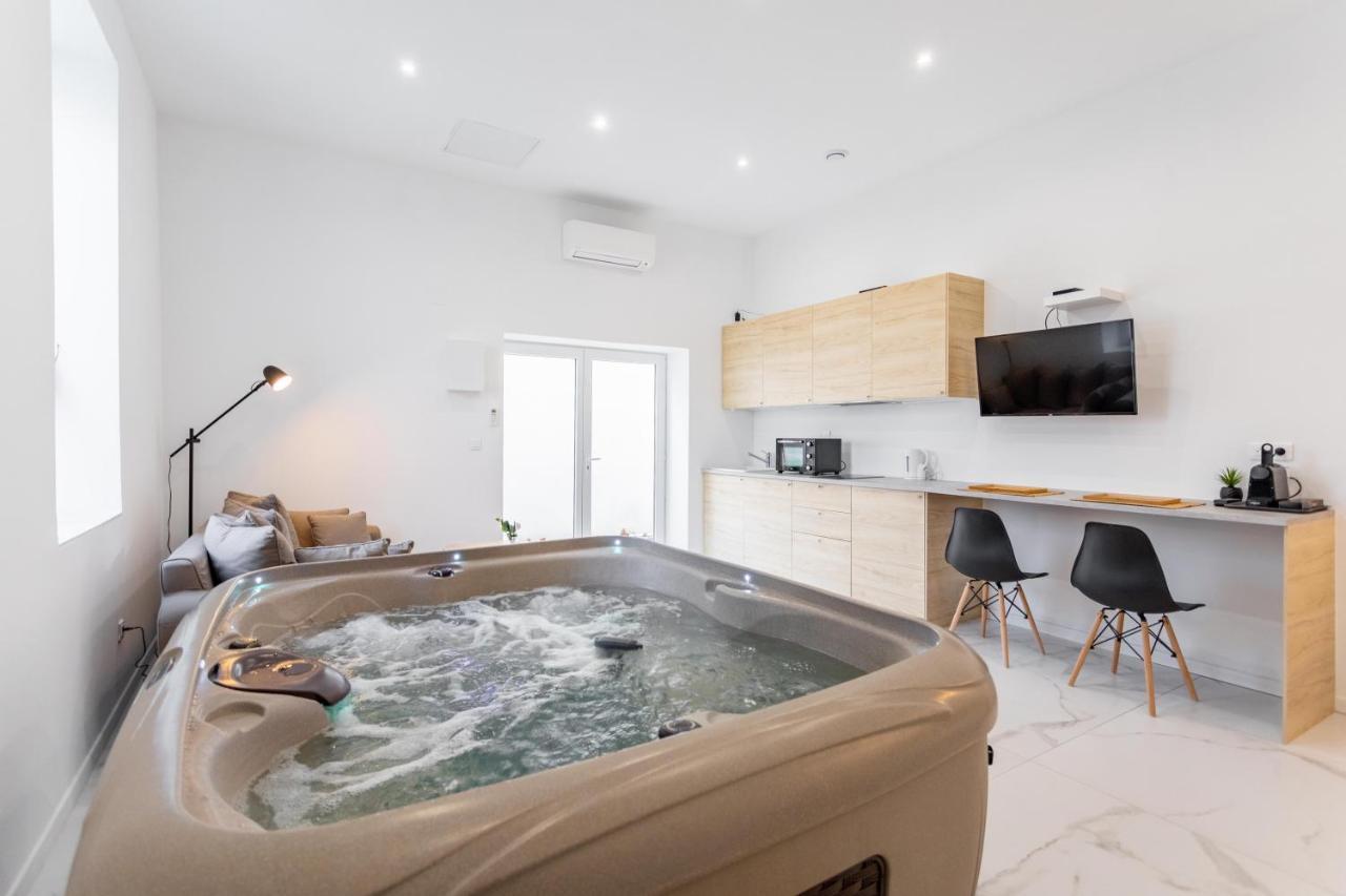 Love Room Jacuzzi Sauna Privatif Marseille Bagian luar foto
